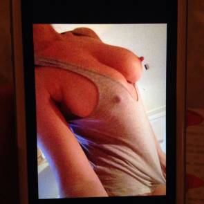 Kelly Brook leaked topless selfie