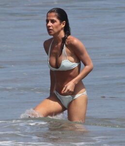 Kelly Monaco Displaying Her Perfect Body in a Revealing Swimsuit