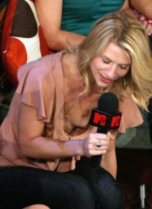 Stunning Claire Danes Accidentally Flashing Her Beautiful Nipple