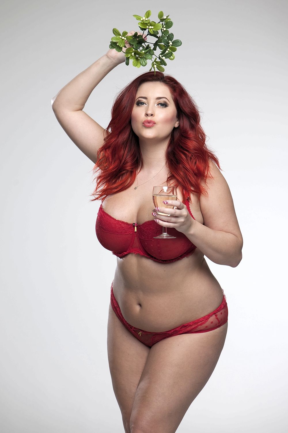 Lucy-Collett-Sexy-Topless-4_02
