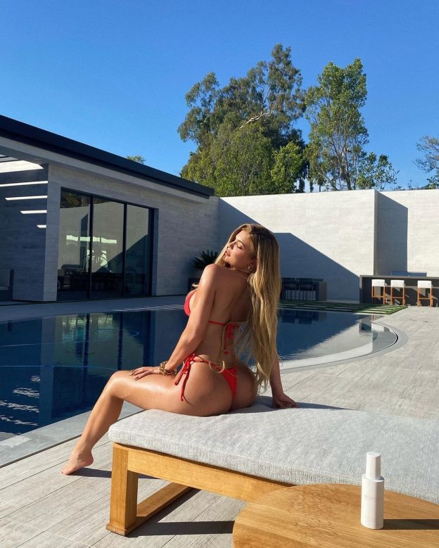 Kylie Jenner Sexy Bikini